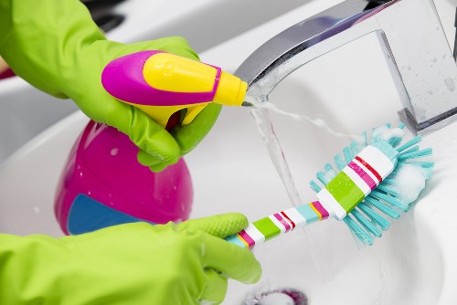 Deep cleaning service in a Shoreditch flat with city-style interiors